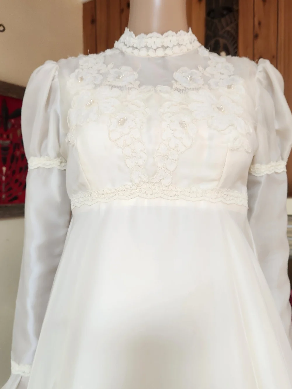 ✨ Dreamy Vintage 1960s Alfred Angelo "Edythe Vincent" Pearl & Lace Gown ✨ - Picture 5 of 14